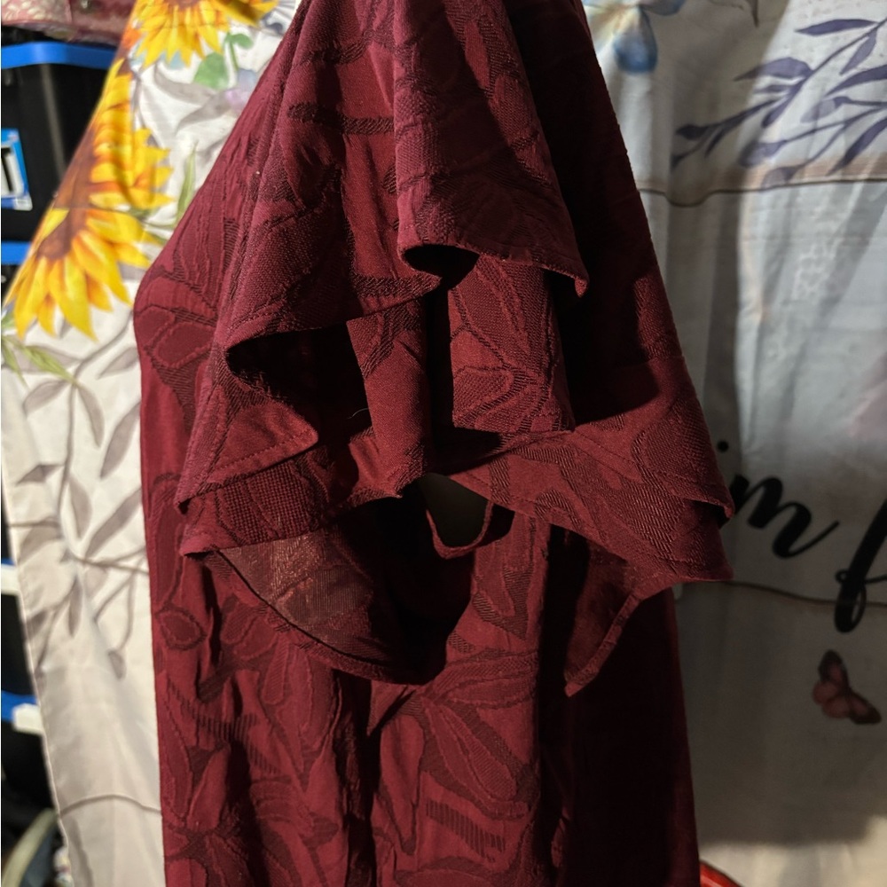 Maroon shirt with pattern - Picture 3 of 5